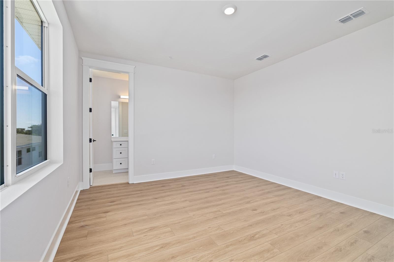 13 29TH ST N, ST PETERSBURG, FL, 33713