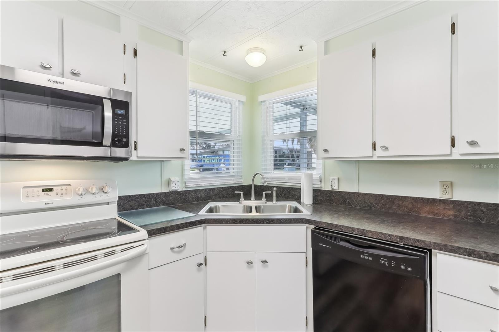 11 ORANGEWOOD DR, FRUITLAND PARK, FL, 34731
