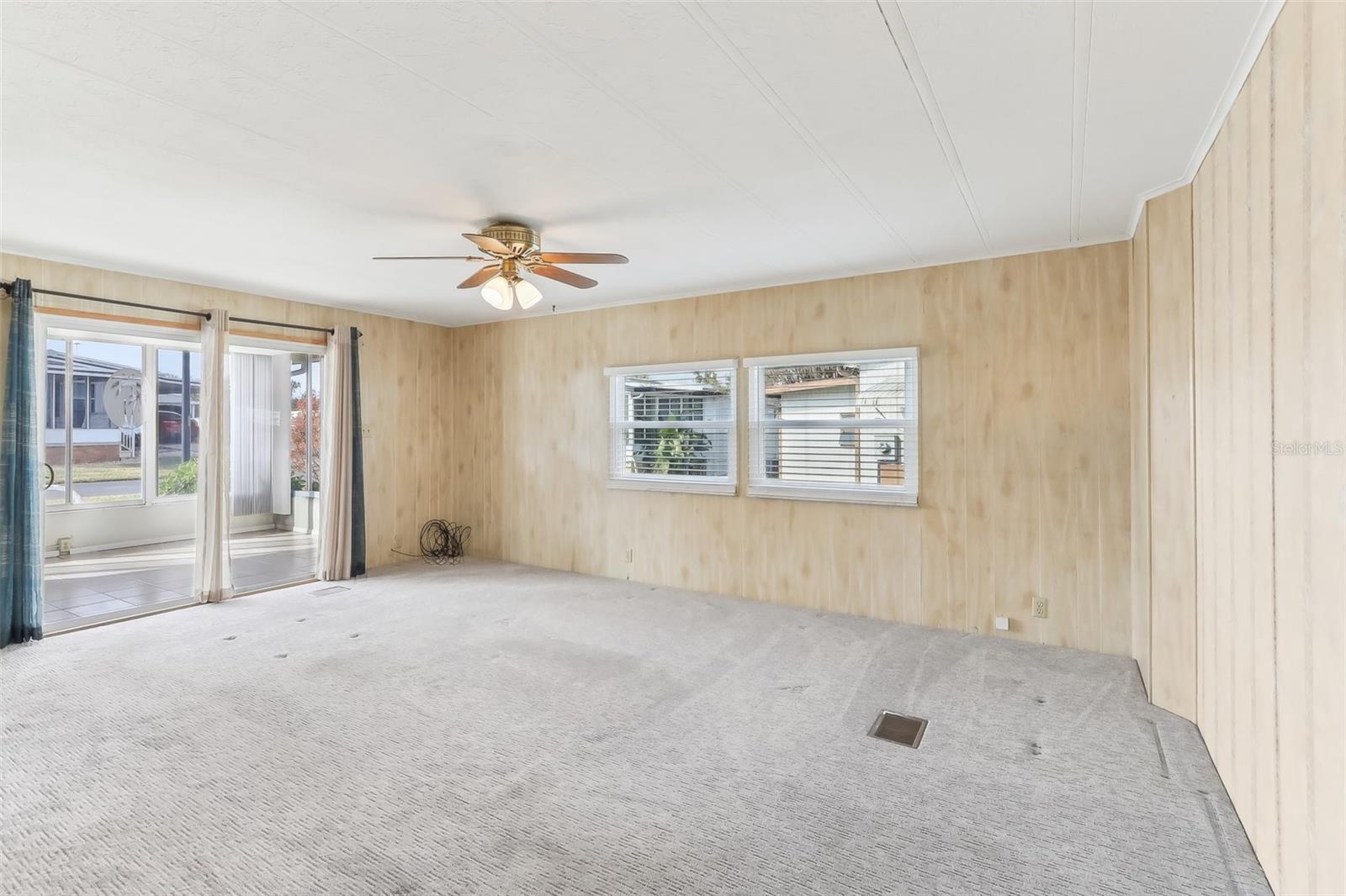 11 ORANGEWOOD DR, FRUITLAND PARK, FL, 34731