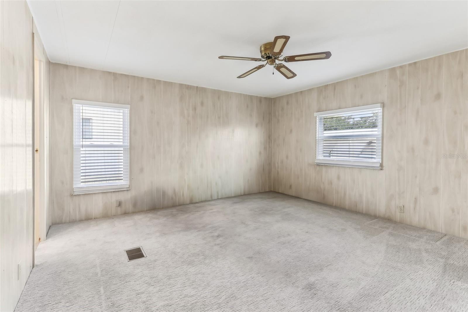 11 ORANGEWOOD DR, FRUITLAND PARK, FL, 34731