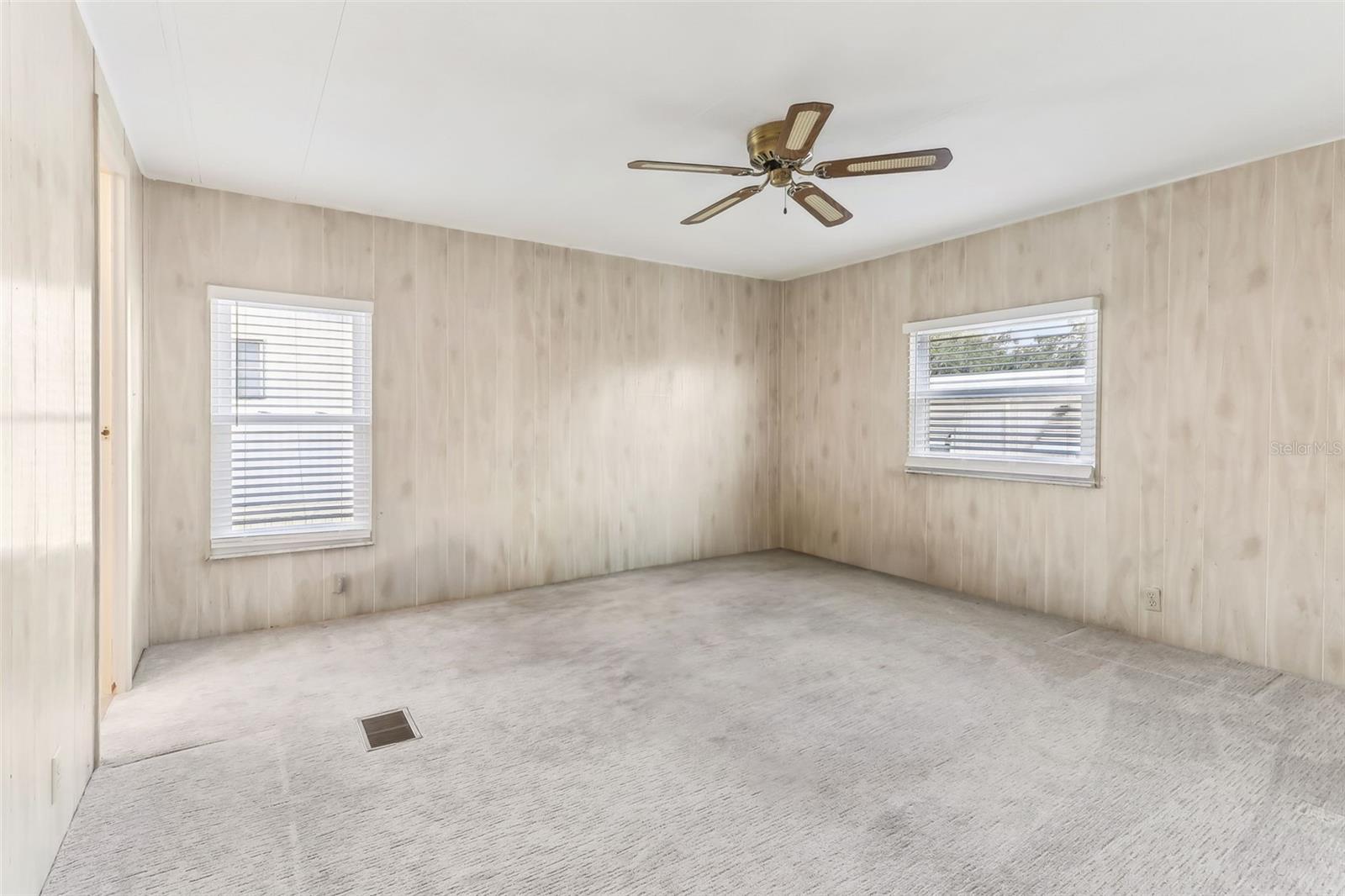 11 ORANGEWOOD DR, FRUITLAND PARK, FL, 34731