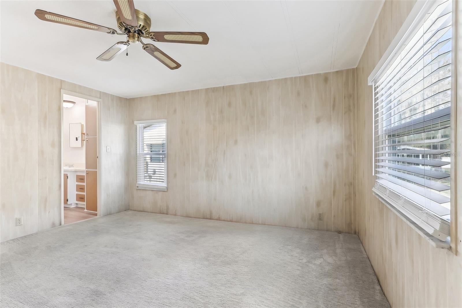 11 ORANGEWOOD DR, FRUITLAND PARK, FL, 34731
