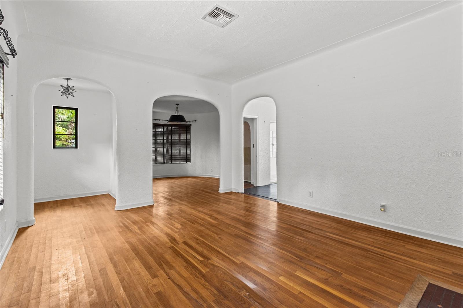 136 26TH AVE NE, ST PETERSBURG, FL, 33704