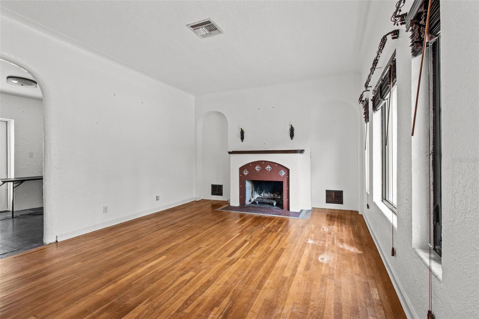 136 26TH AVE NE, ST PETERSBURG, FL, 33704