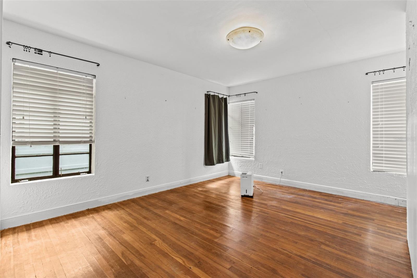 136 26TH AVE NE, ST PETERSBURG, FL, 33704