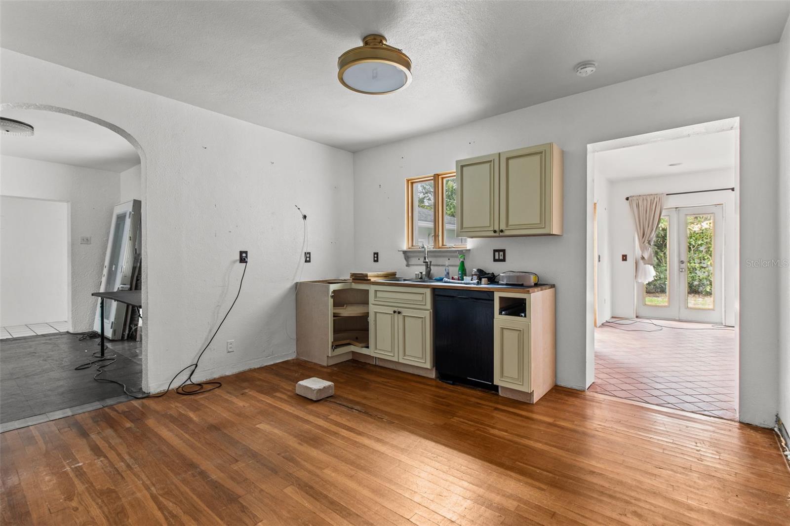 136 26TH AVE NE, ST PETERSBURG, FL, 33704