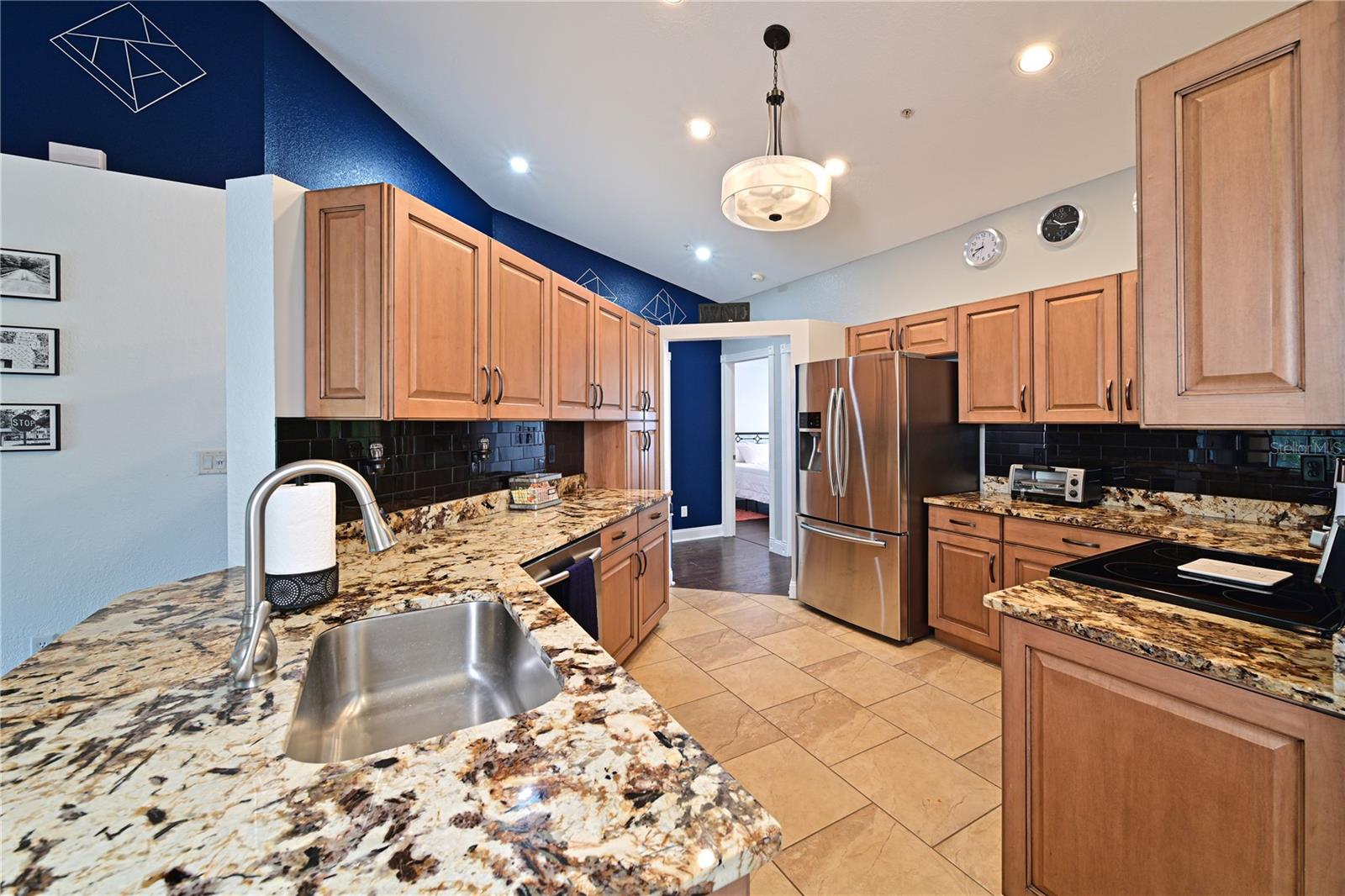 6589 FAIRWAY GARDENS DR #202, BRADENTON, FL, 34203