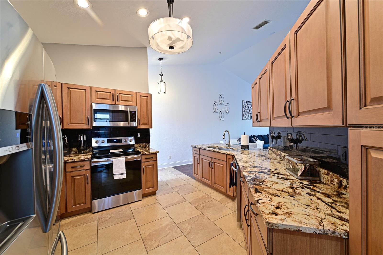 6589 FAIRWAY GARDENS DR #202, BRADENTON, FL, 34203
