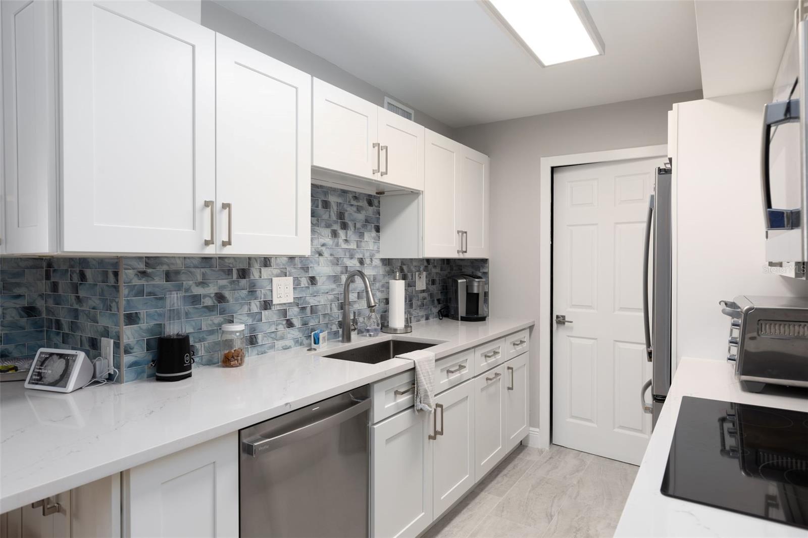 10355 PARADISE BLVD #207, TREASURE ISLAND, FL, 33706