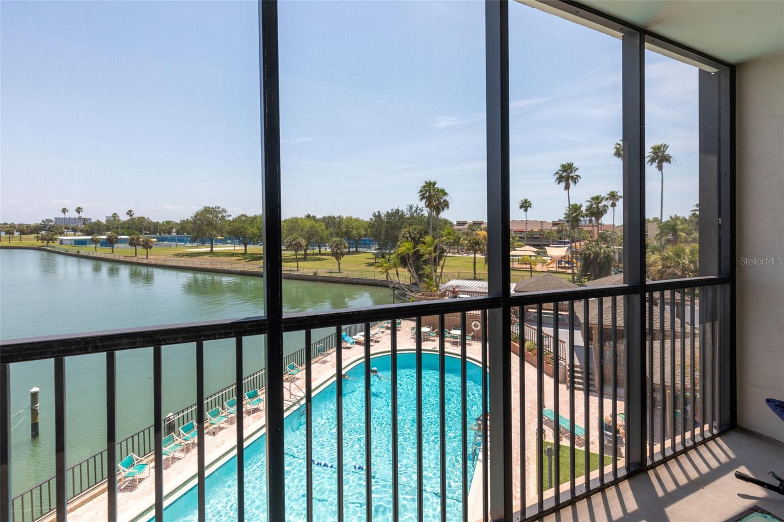 10355 PARADISE BLVD #207, TREASURE ISLAND, FL, 33706