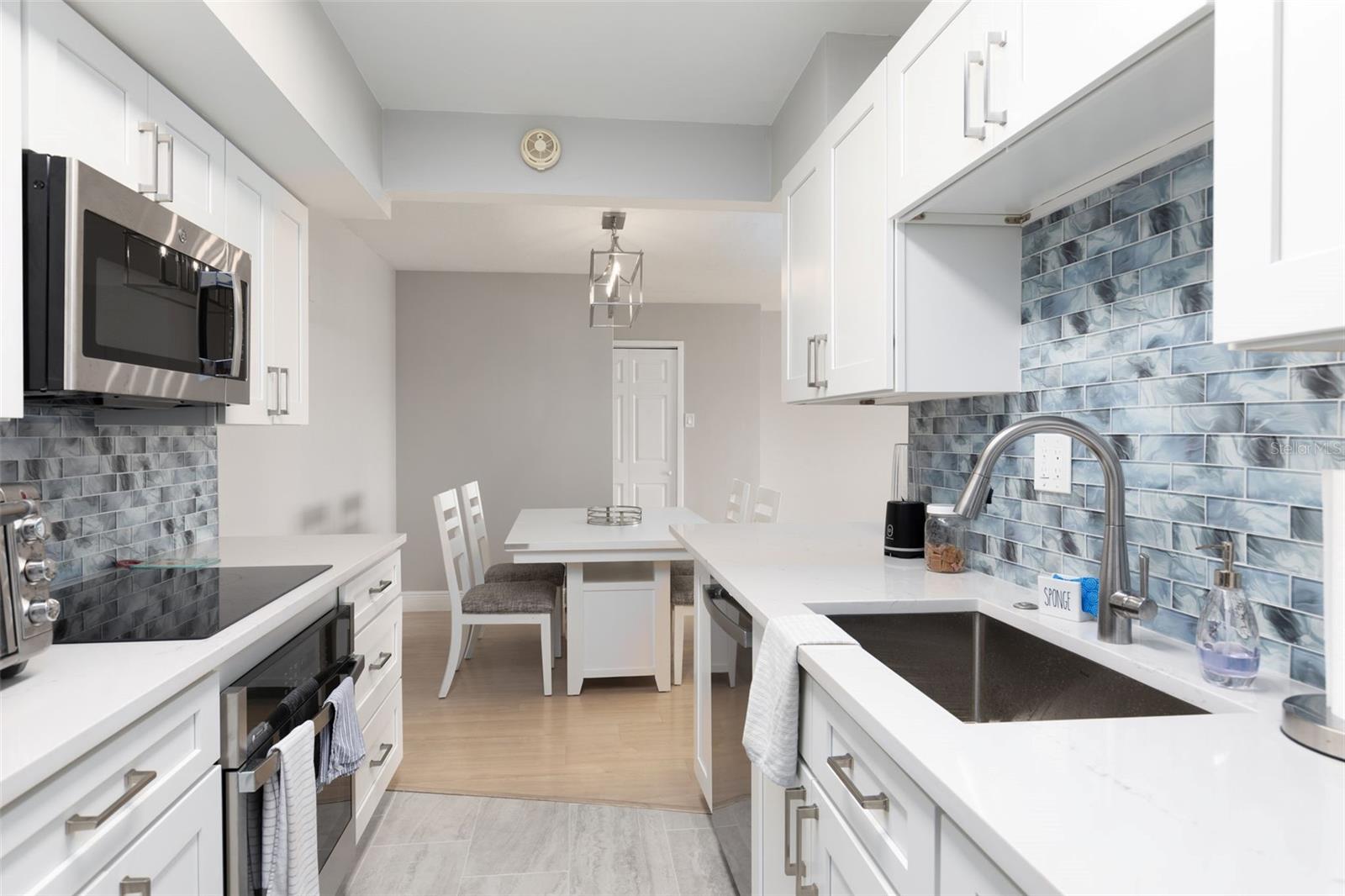 10355 PARADISE BLVD #207, TREASURE ISLAND, FL, 33706