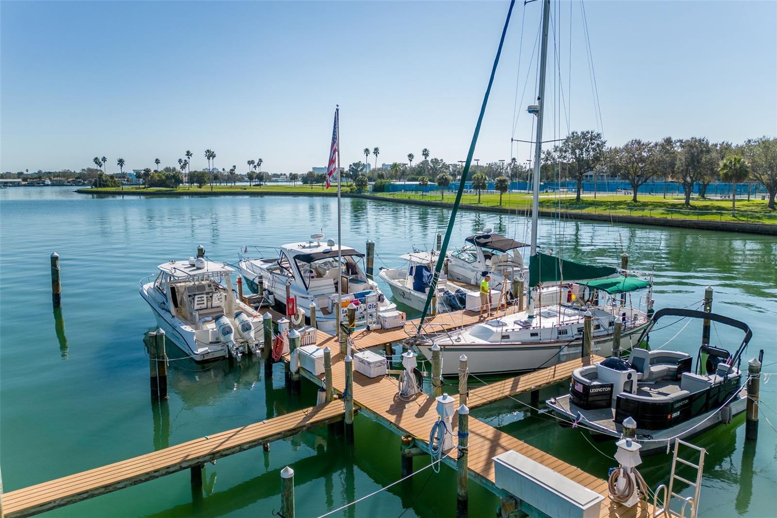 10355 PARADISE BLVD #207, TREASURE ISLAND, FL, 33706
