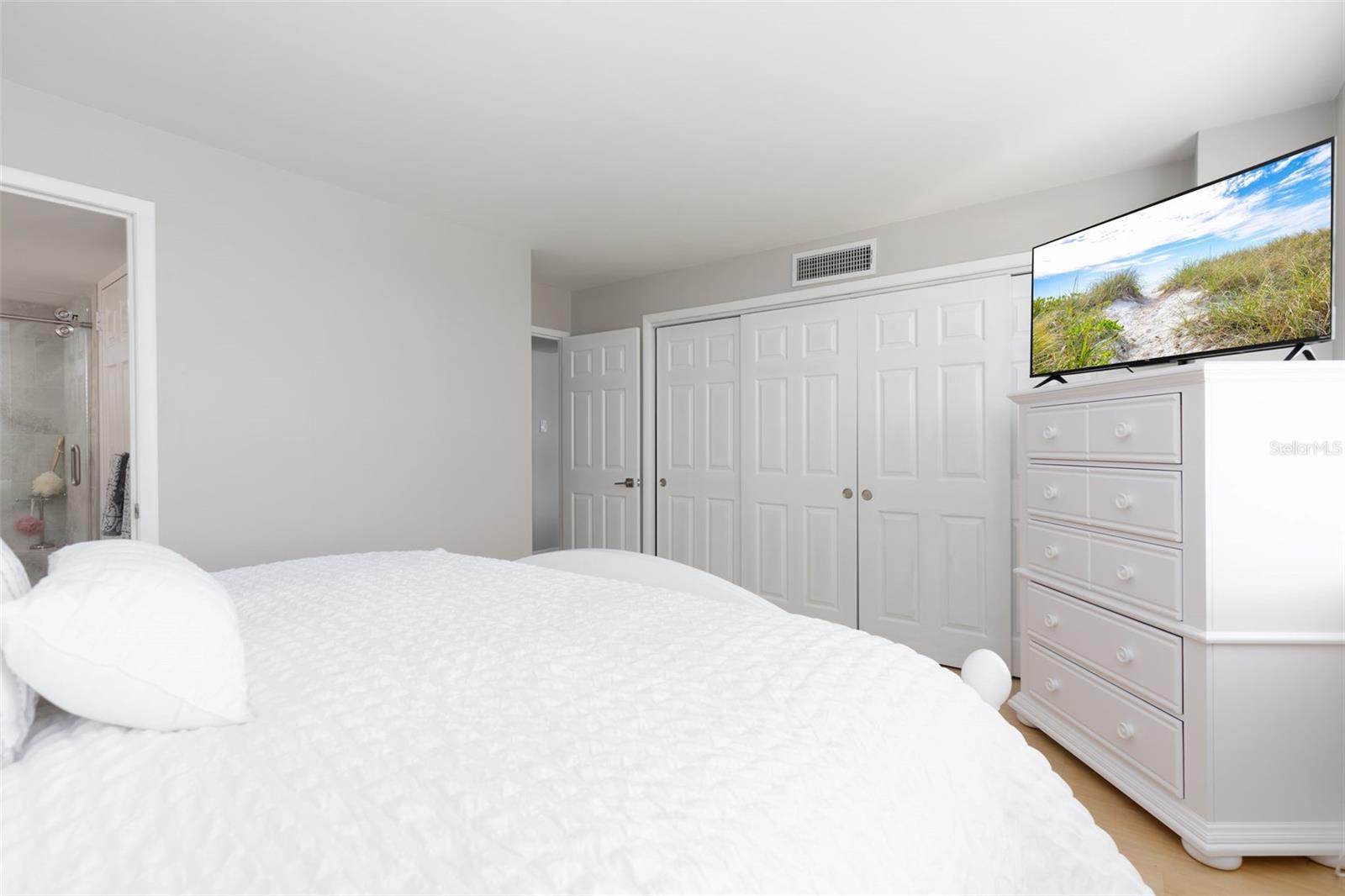 10355 PARADISE BLVD #207, TREASURE ISLAND, FL, 33706