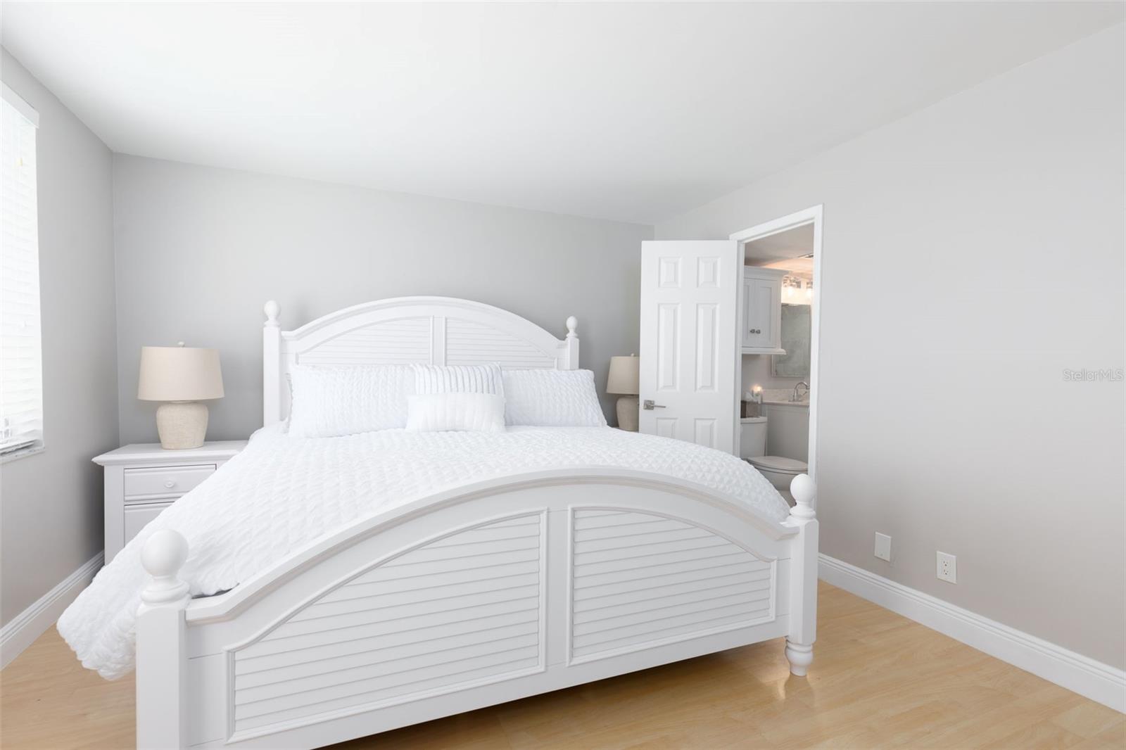 10355 PARADISE BLVD #207, TREASURE ISLAND, FL, 33706
