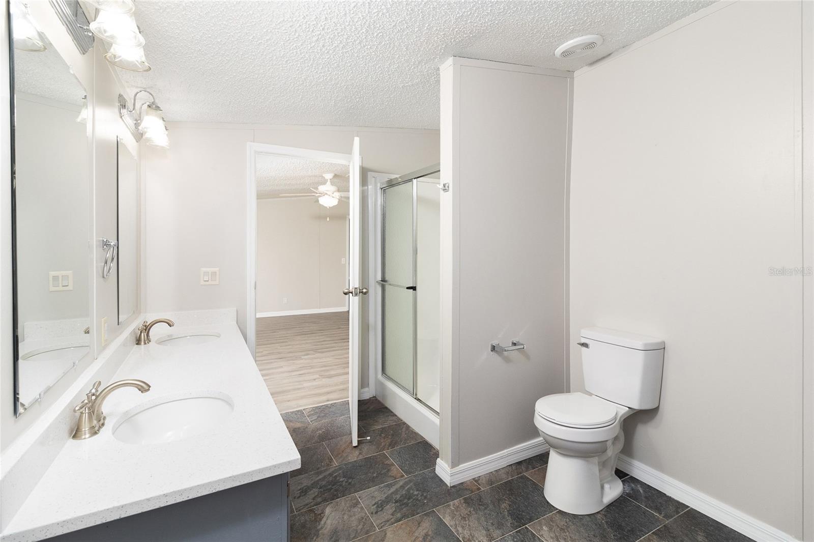 9155 WOOD TERRACE DR, TAMPA, FL, 33637