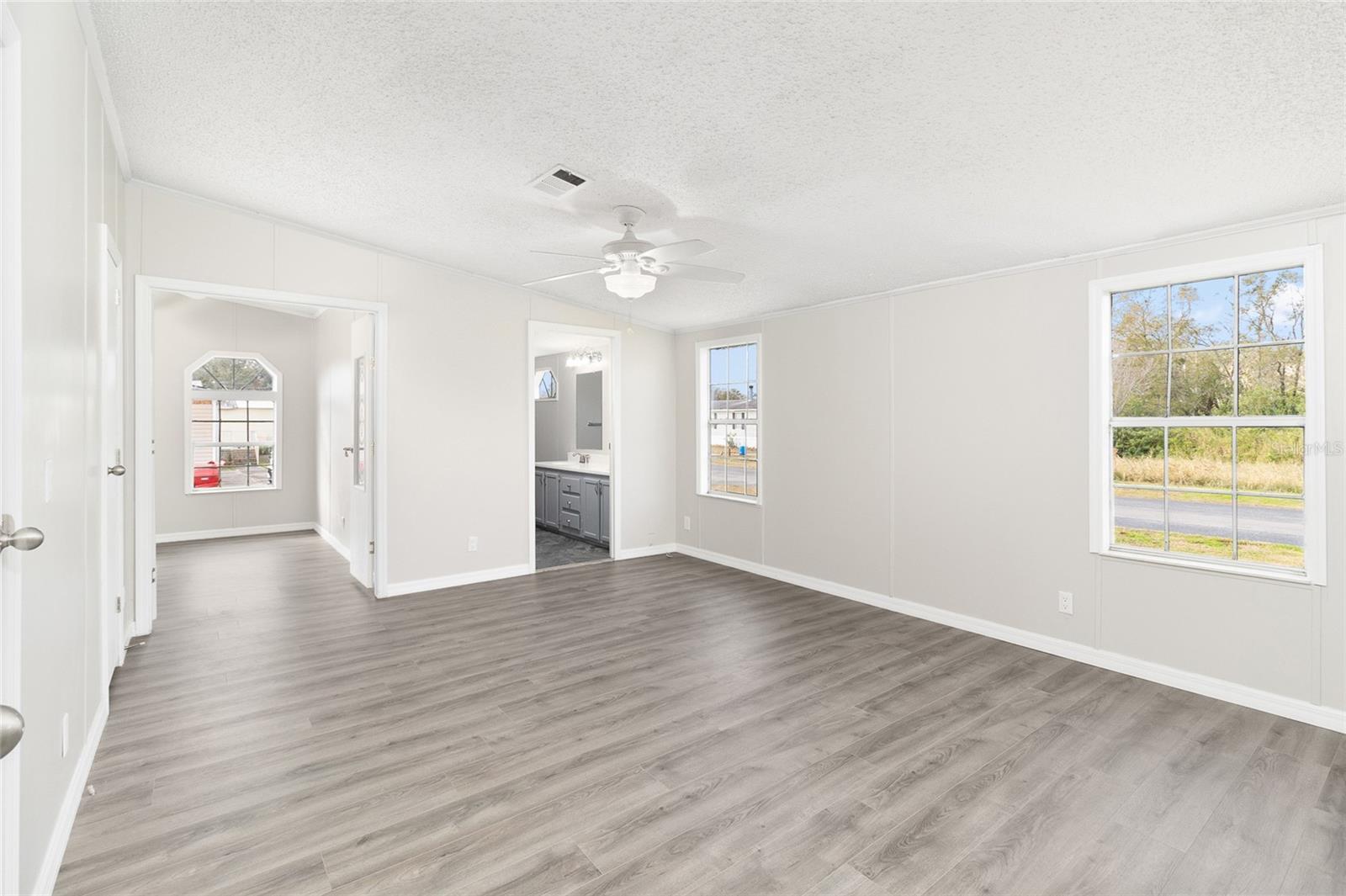 9155 WOOD TERRACE DR, TAMPA, FL, 33637