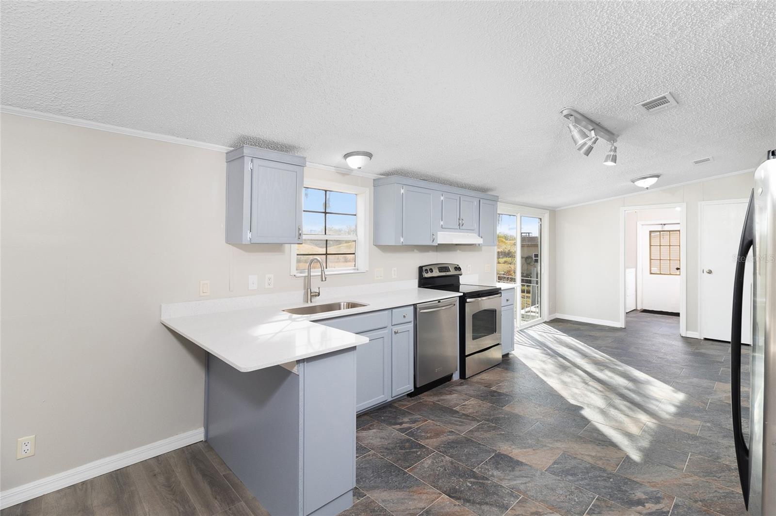 9155 WOOD TERRACE DR, TAMPA, FL, 33637