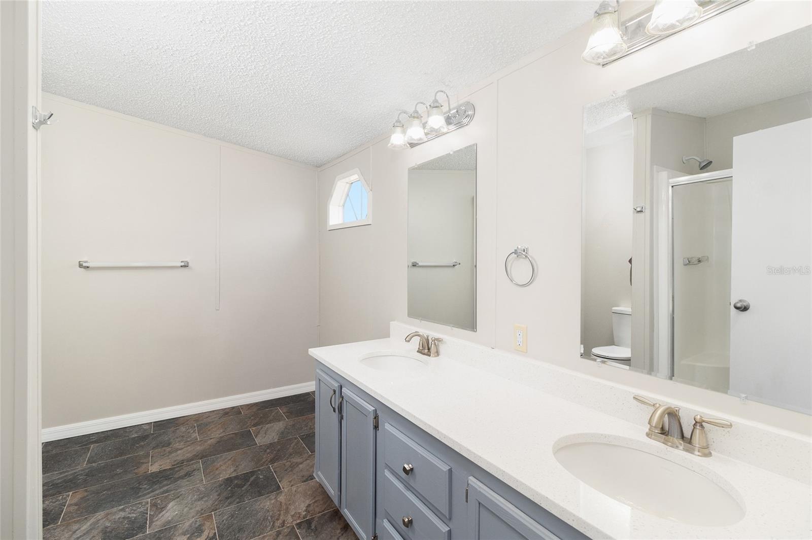 9155 WOOD TERRACE DR, TAMPA, FL, 33637