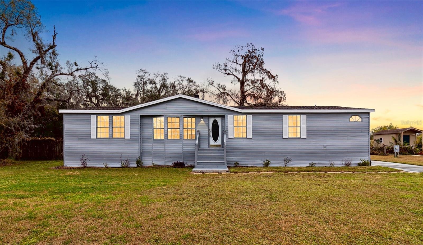 9155 WOOD TERRACE DR, TAMPA, FL, 33637