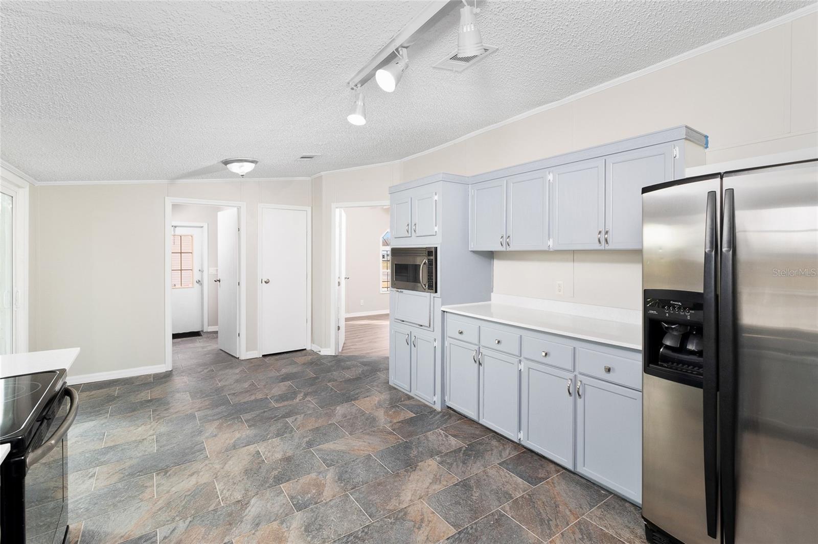 9155 WOOD TERRACE DR, TAMPA, FL, 33637