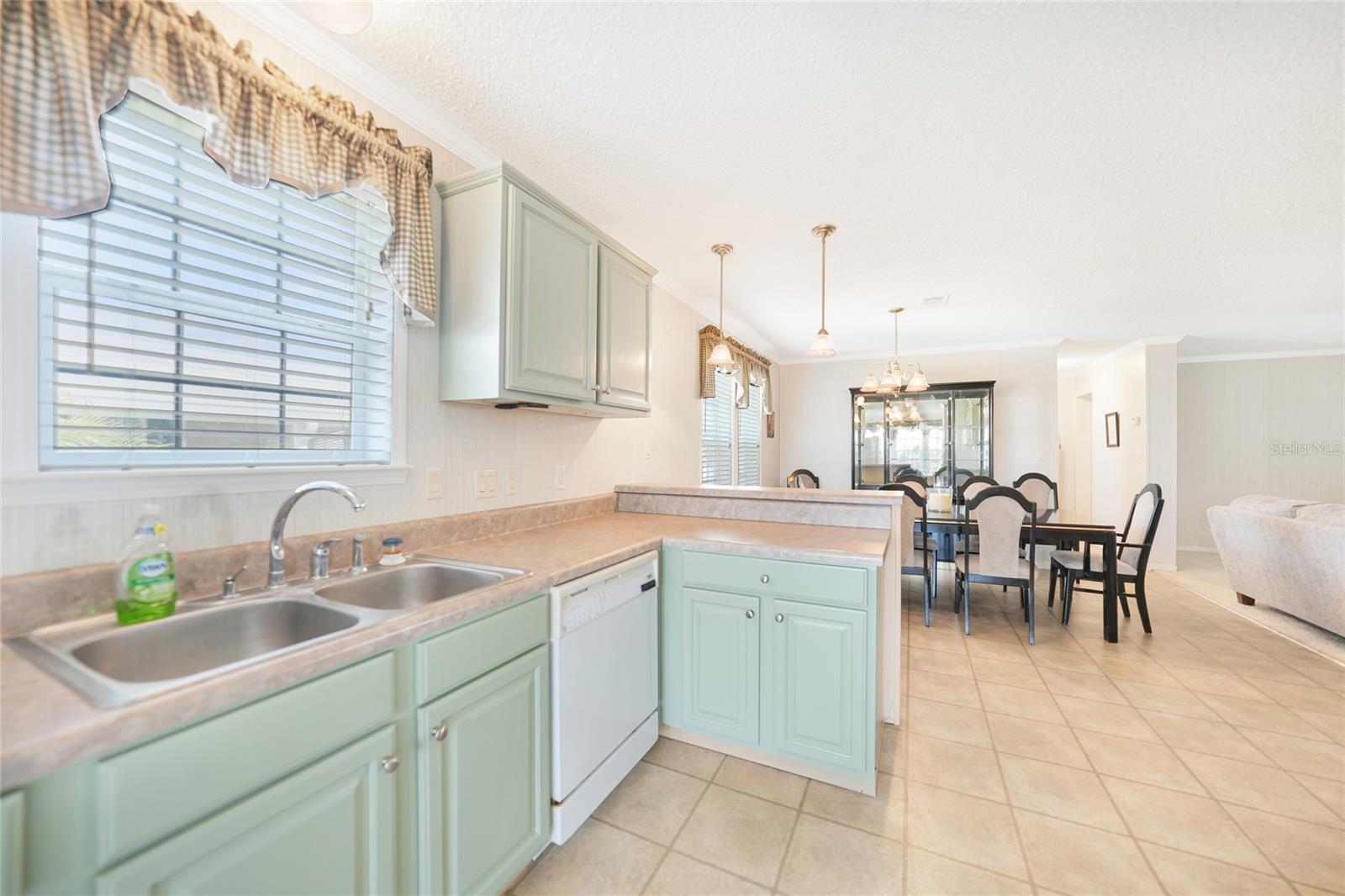 2 HOLLAND DR, PUNTA GORDA, FL, 33950