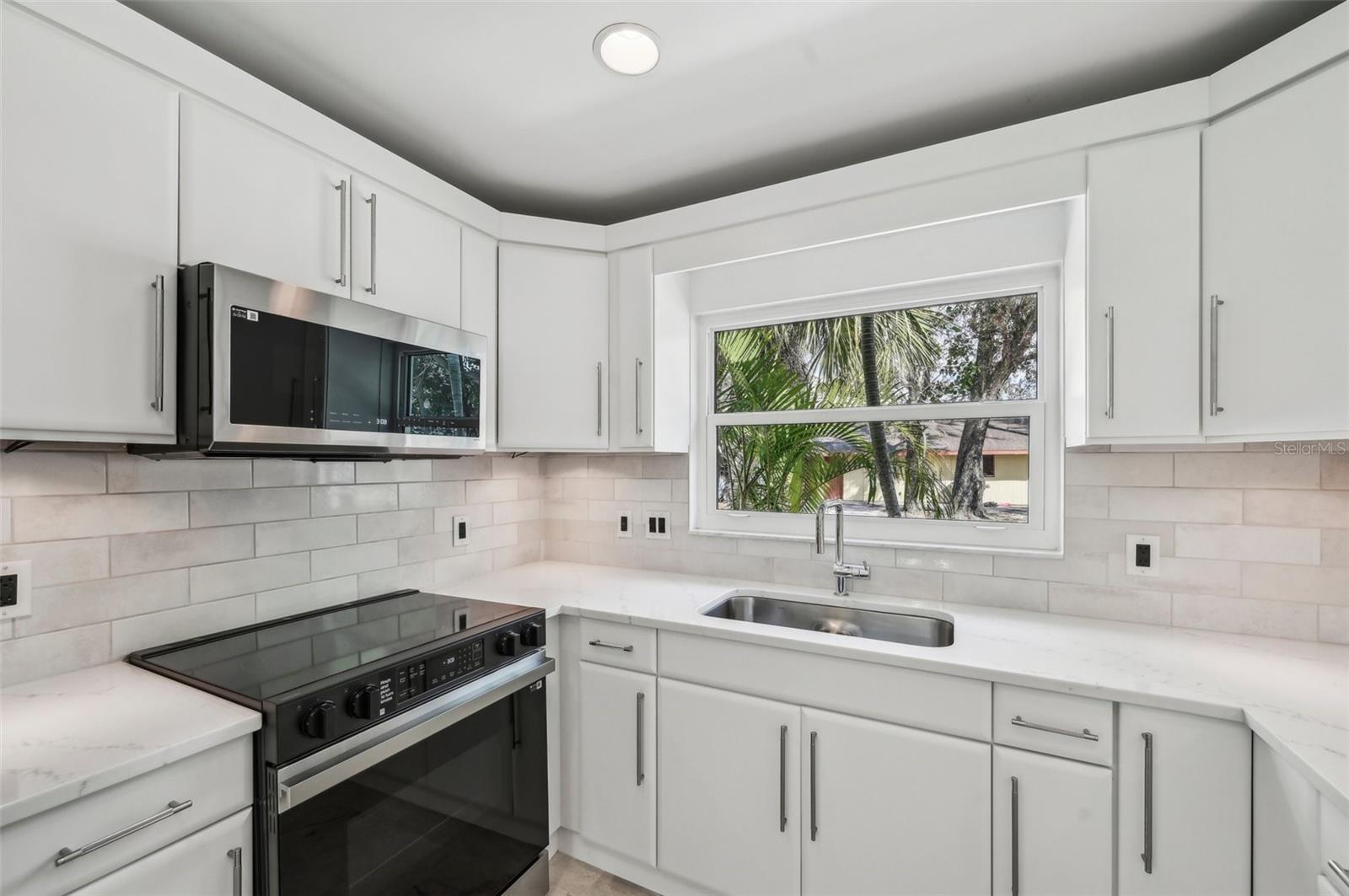 2077 5TH ST, SARASOTA, FL, 34237