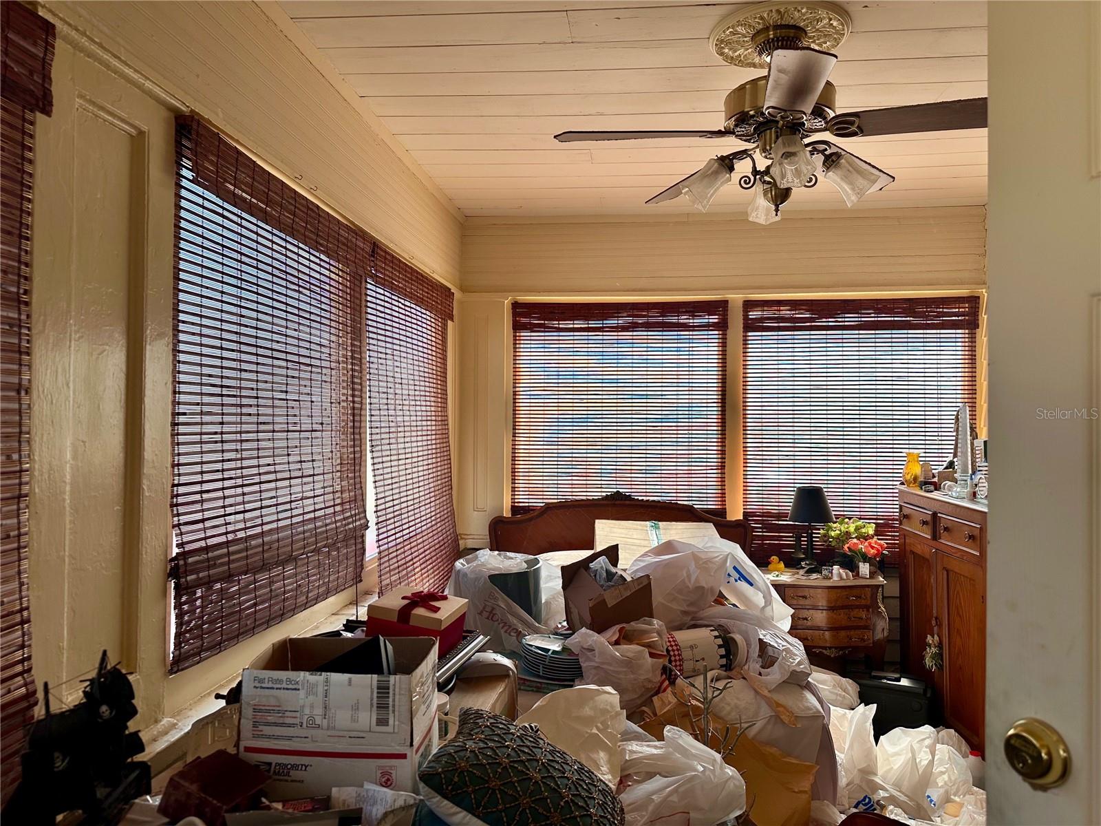 1203 S GUNBY AVE, TAMPA, FL, 33606