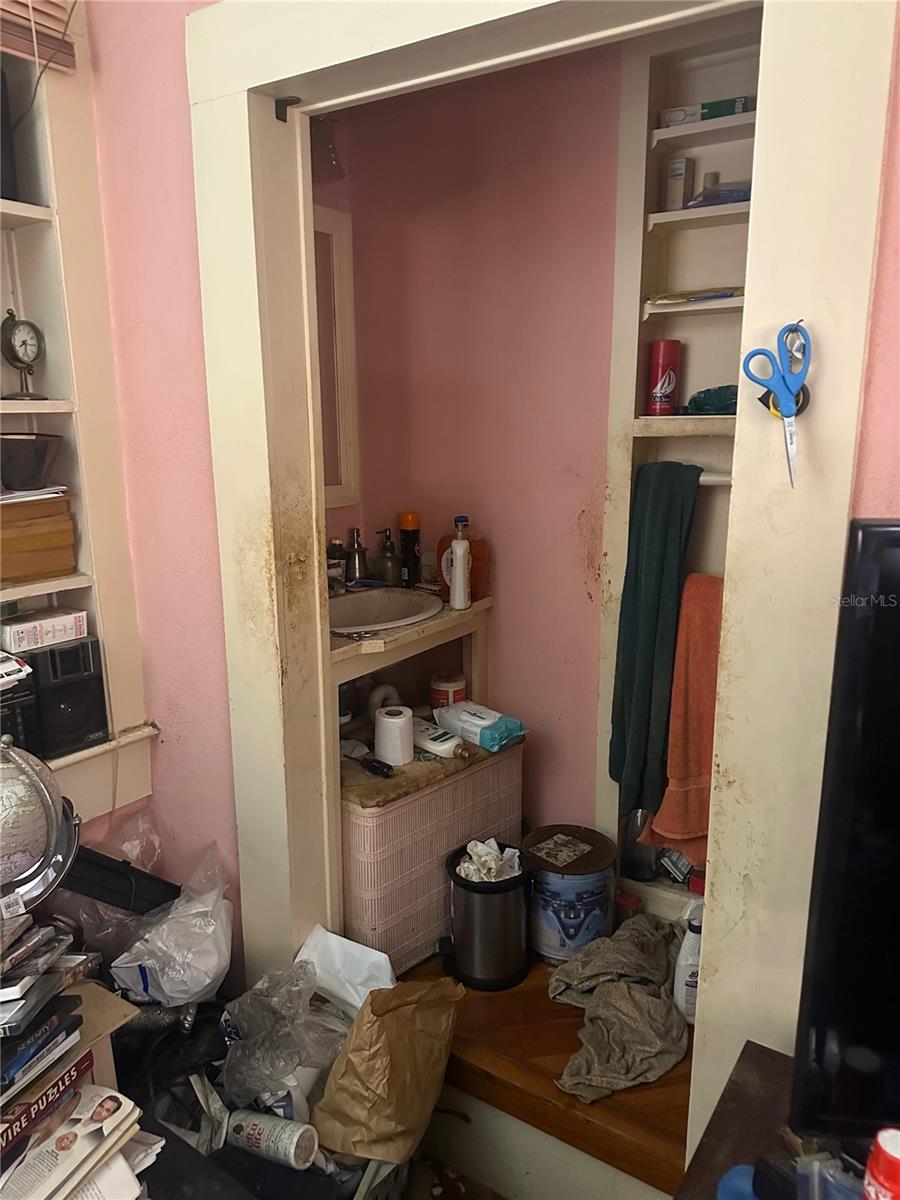 1203 S GUNBY AVE, TAMPA, FL, 33606