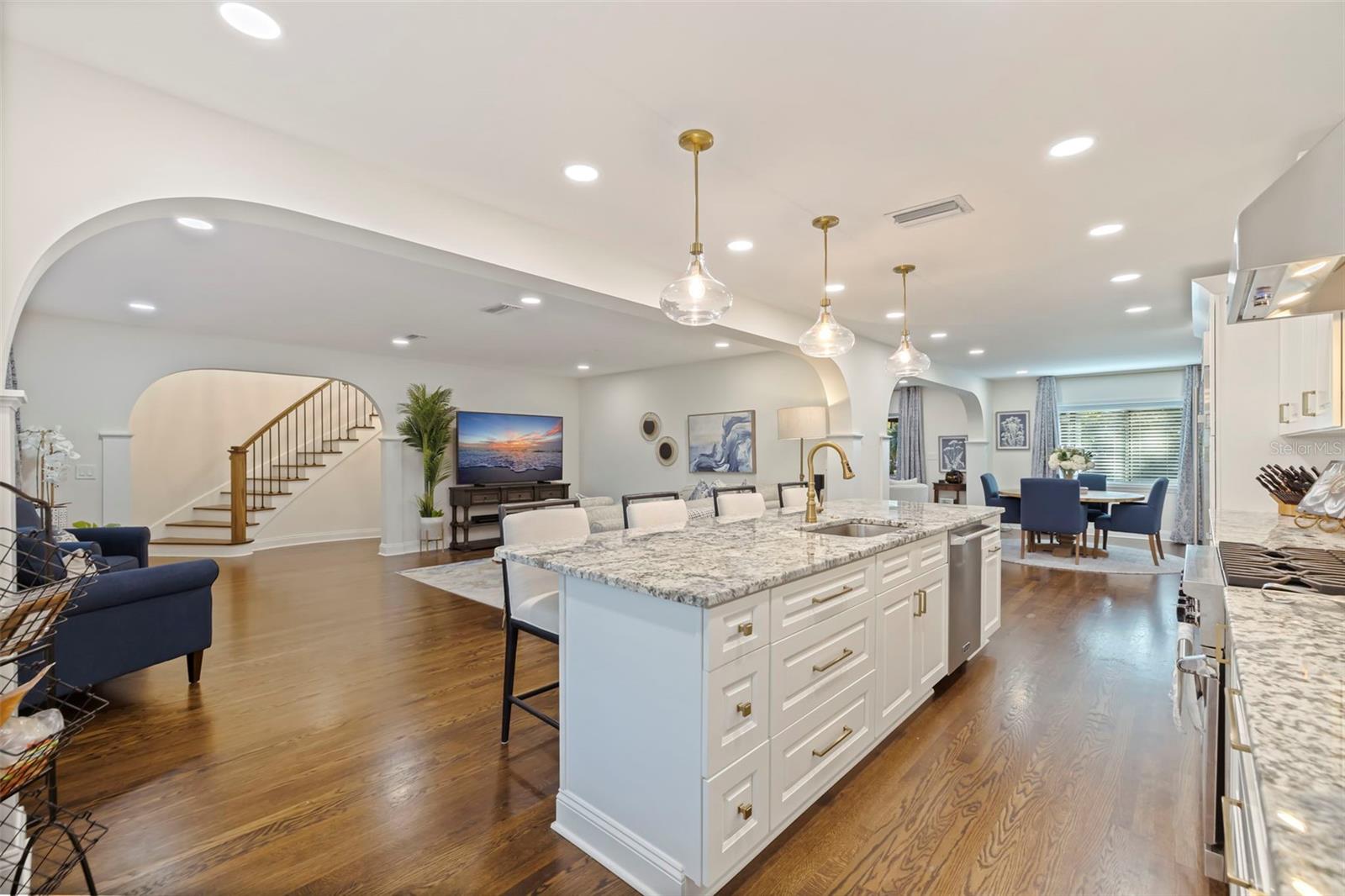 1610 SERPENTINE DR S, ST PETERSBURG, FL, 33712
