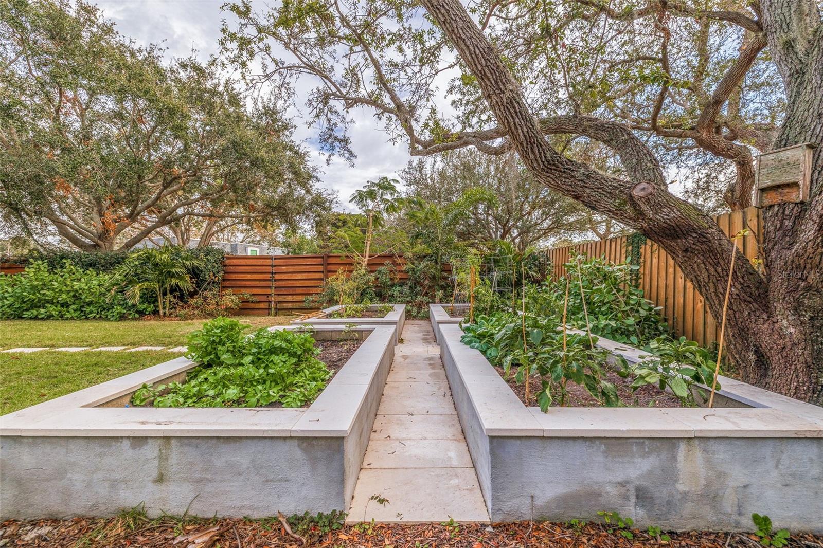 1610 SERPENTINE DR S, ST PETERSBURG, FL, 33712