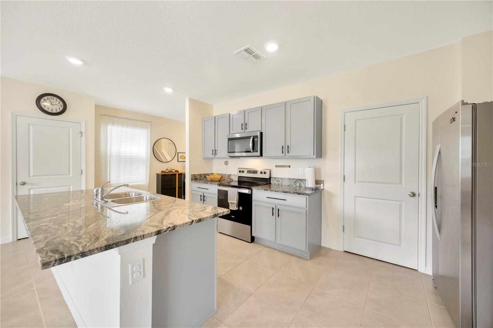 5674 BANBURY RIDGE RUN, WESLEY CHAPEL, FL, 33545