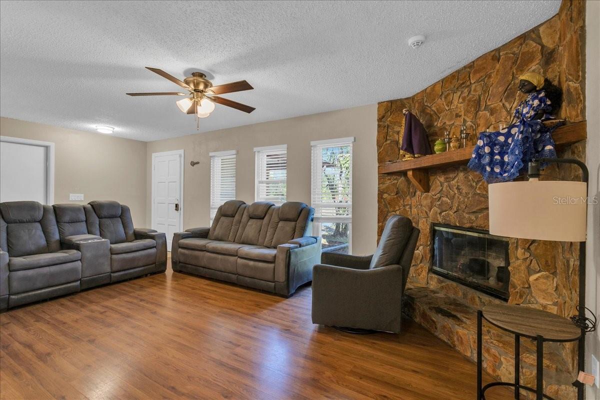 904 ORANGE BLOSSOM LN, SEFFNER, FL, 33584