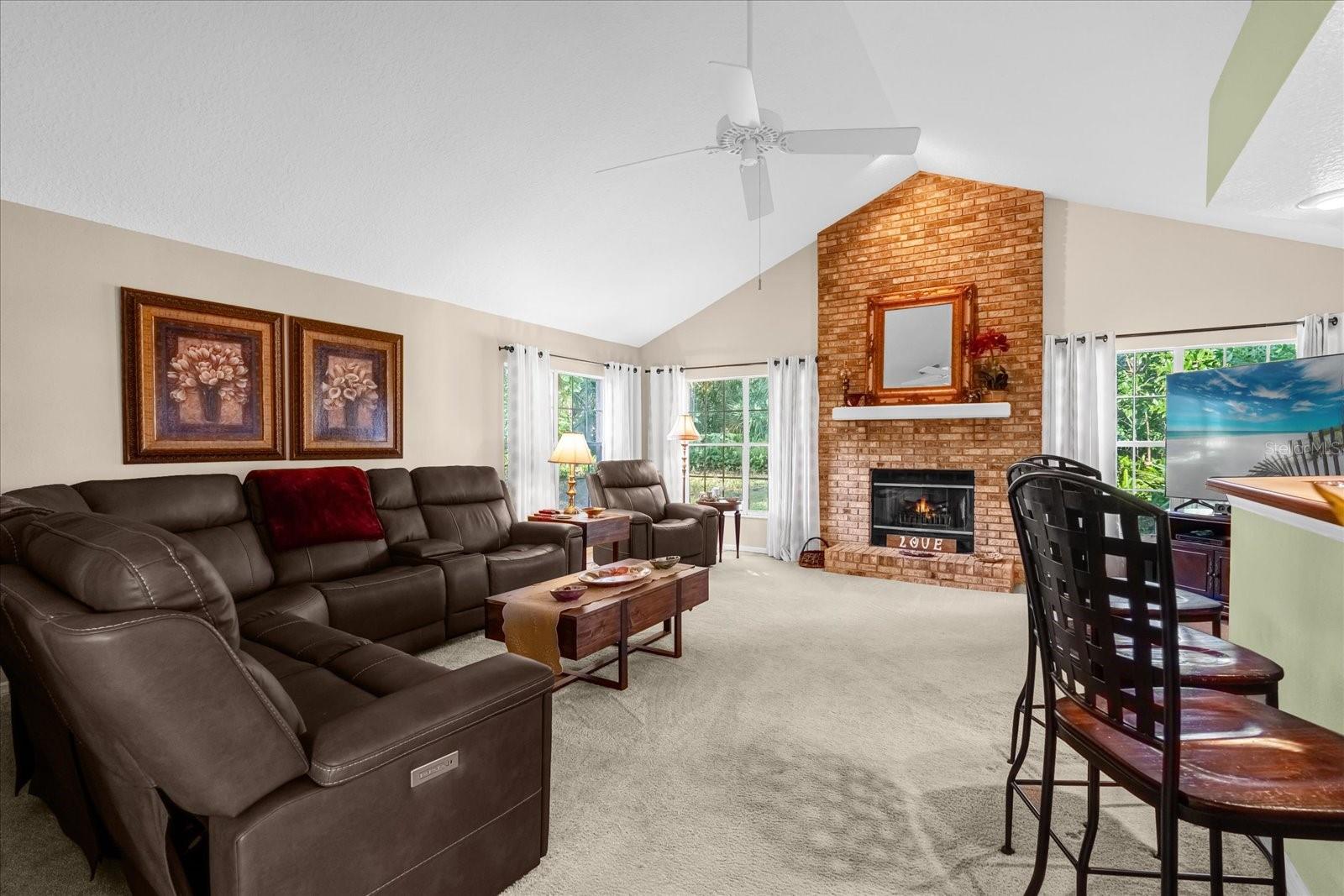 2043 SAWGRASS DR, APOPKA, FL, 32712