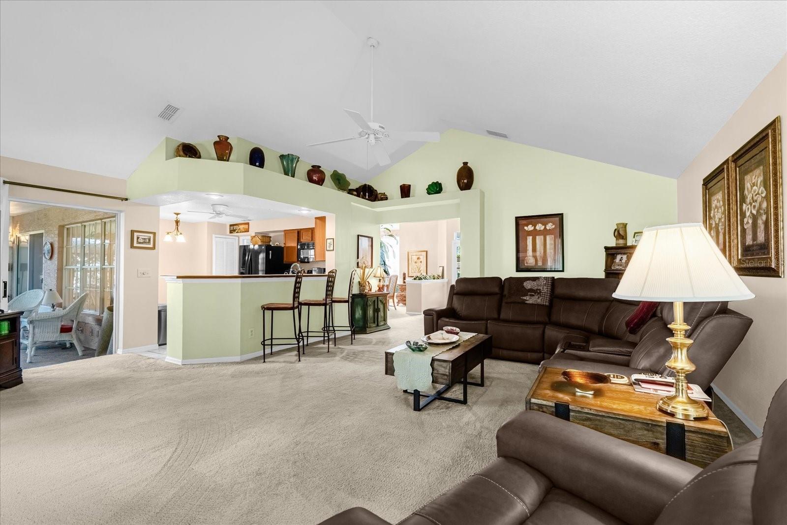 2043 SAWGRASS DR, APOPKA, FL, 32712