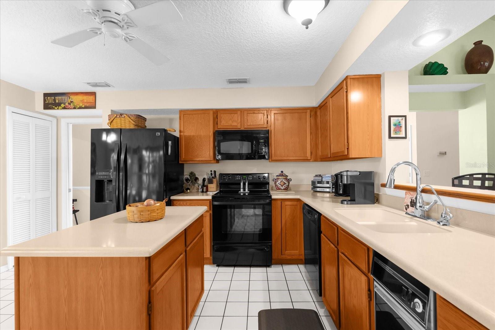 2043 SAWGRASS DR, APOPKA, FL, 32712