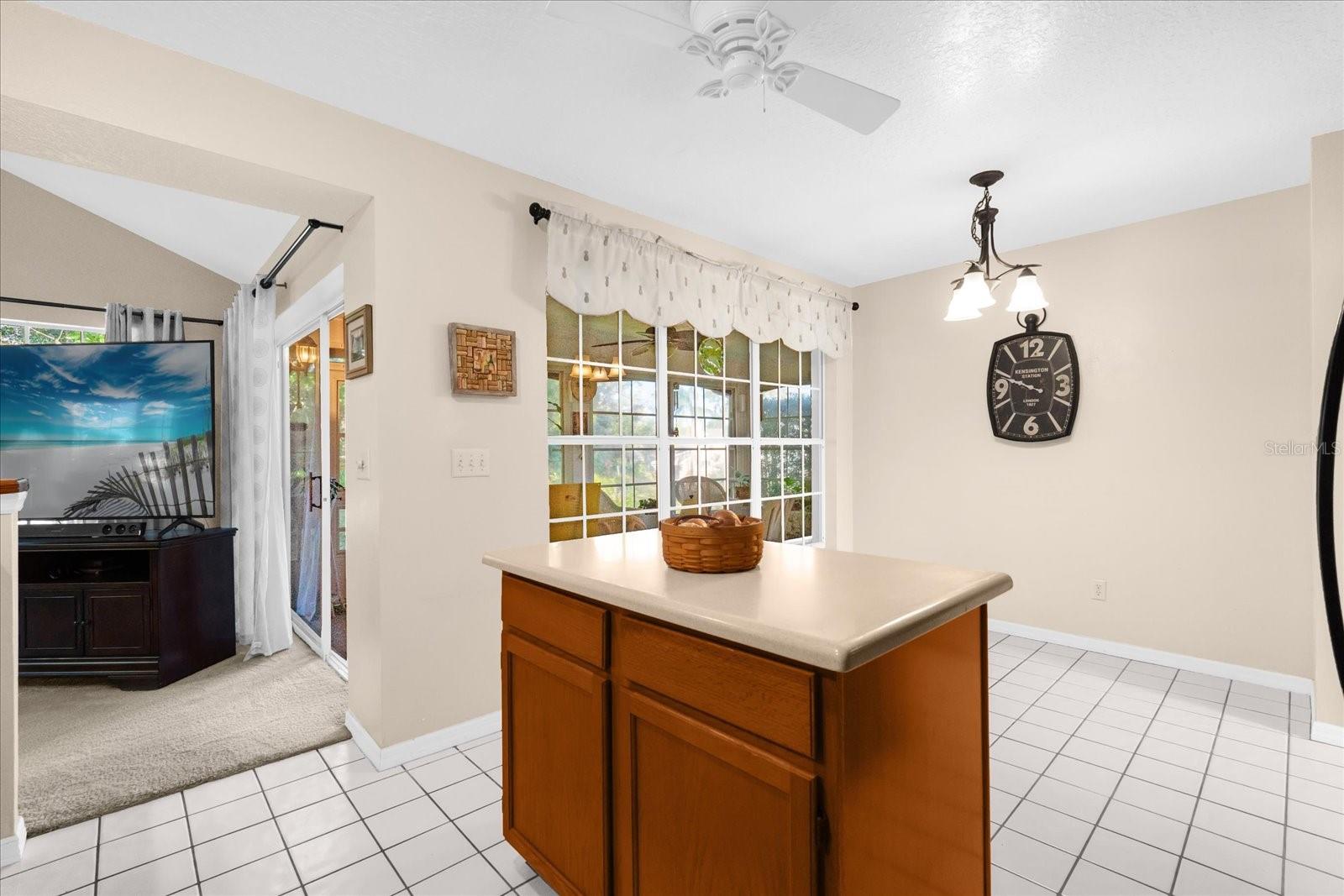 2043 SAWGRASS DR, APOPKA, FL, 32712