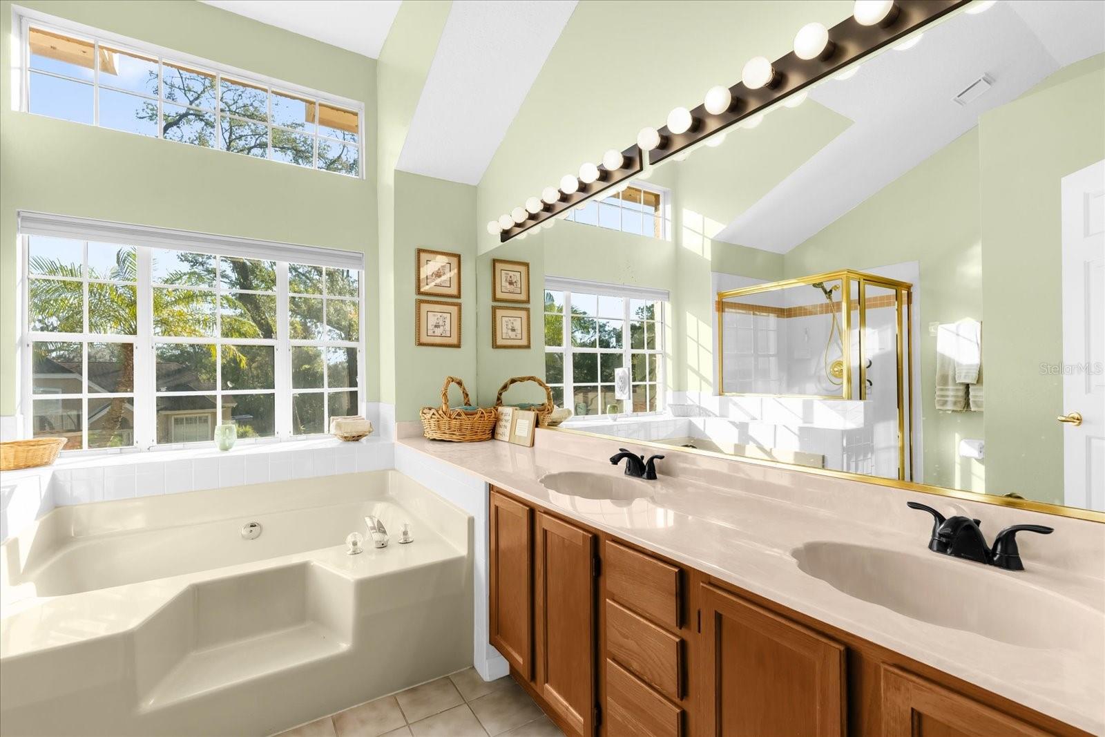 2043 SAWGRASS DR, APOPKA, FL, 32712