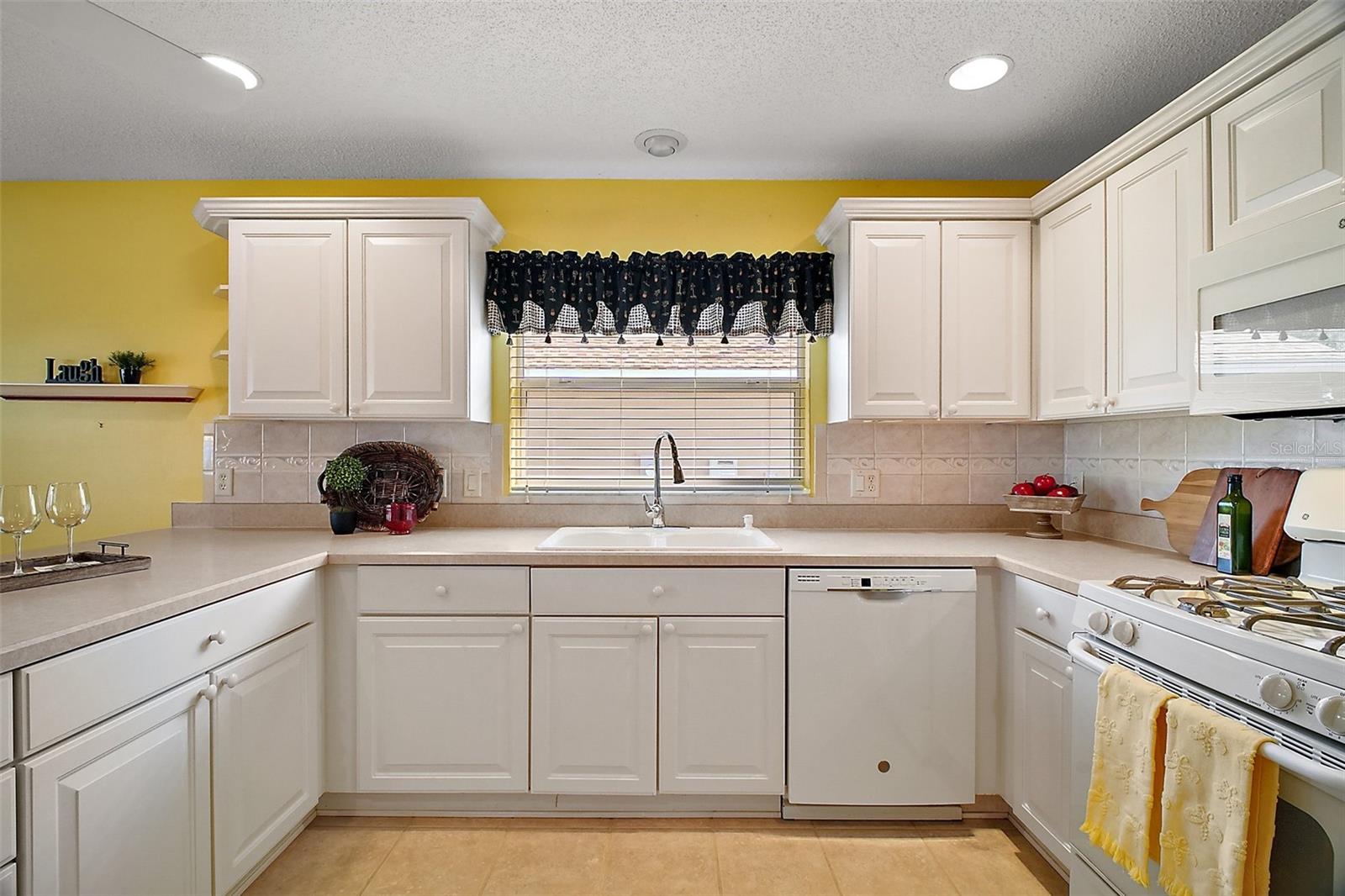 526 KINGSTON WAY, THE VILLAGES, FL, 32162