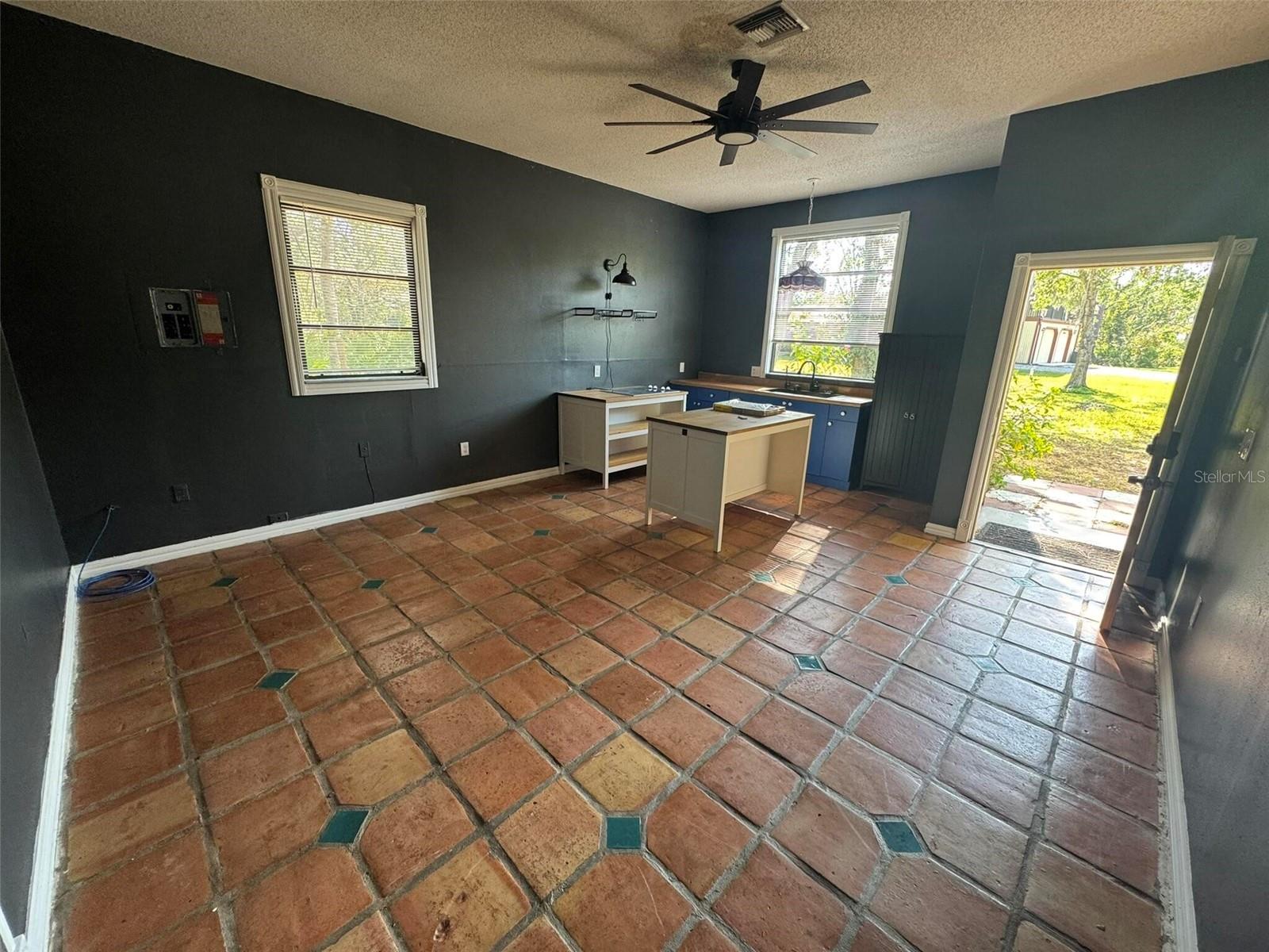 7027 HAWKINS RD, SARASOTA, FL, 34241