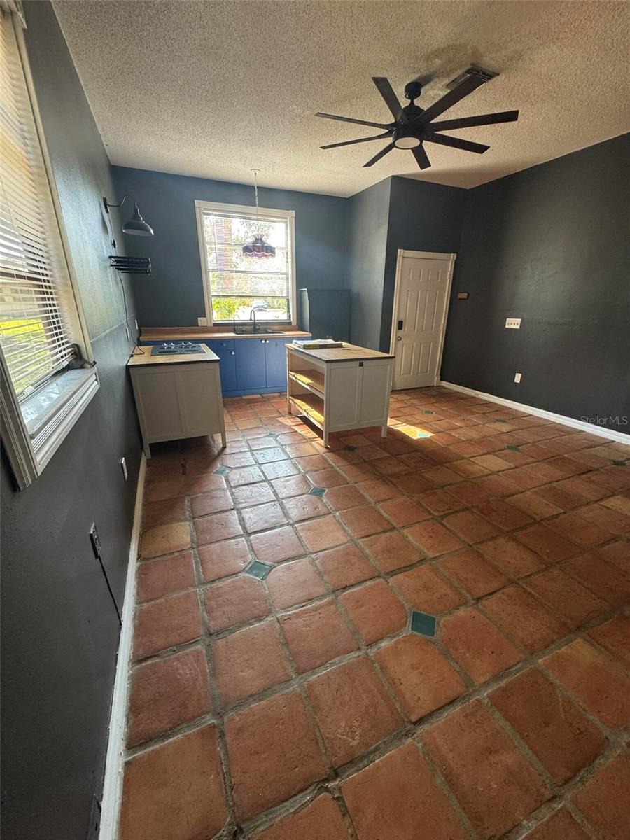 7027 HAWKINS RD, SARASOTA, FL, 34241