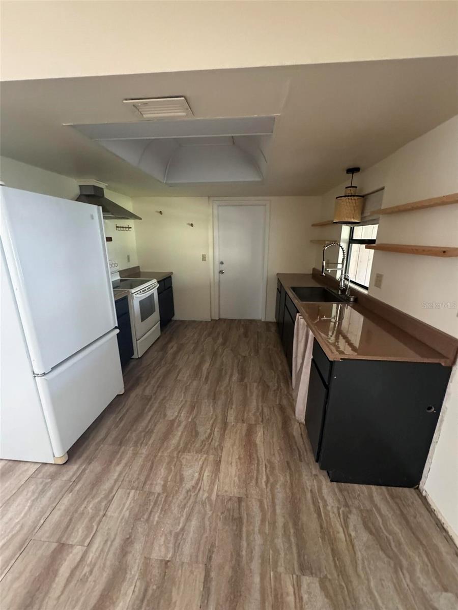 7027 HAWKINS RD, SARASOTA, FL, 34241