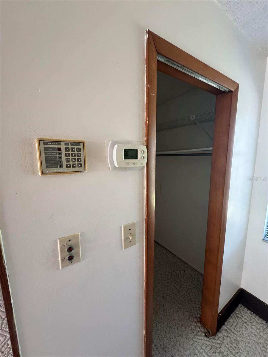 7027 HAWKINS RD, SARASOTA, FL, 34241