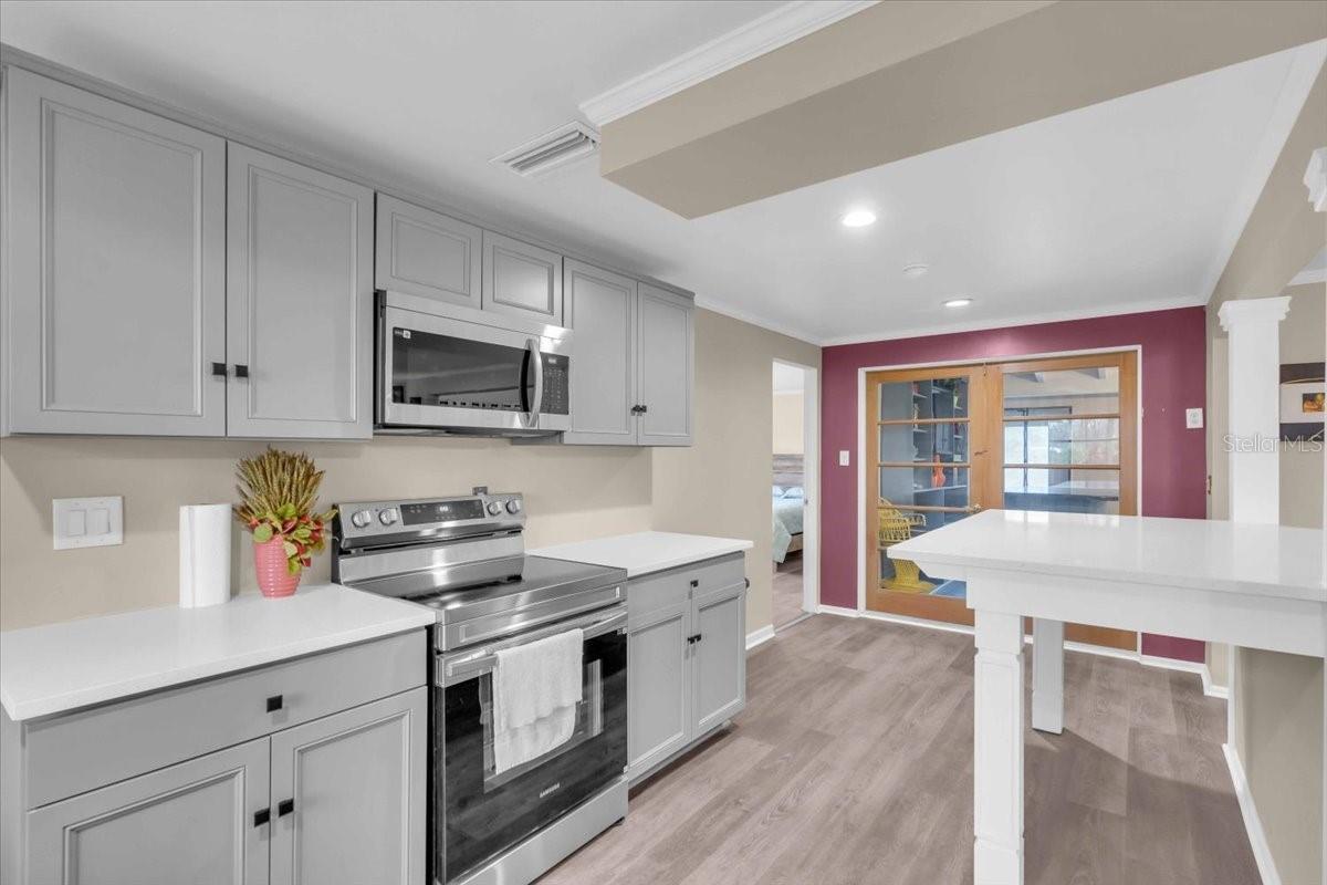 7420 CASS CIR, SARASOTA, FL, 34231