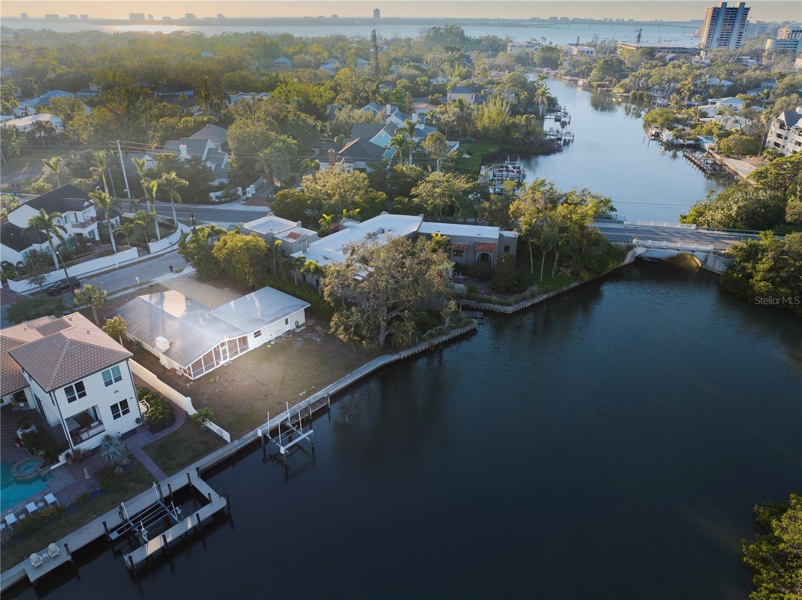 1821 LINCOLN DR, SARASOTA, FL, 34236