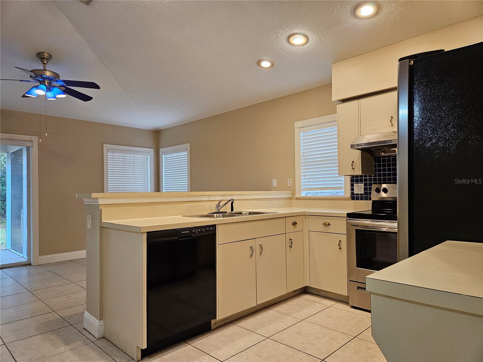 9403 LARKBUNTING DR, TAMPA, FL, 33647