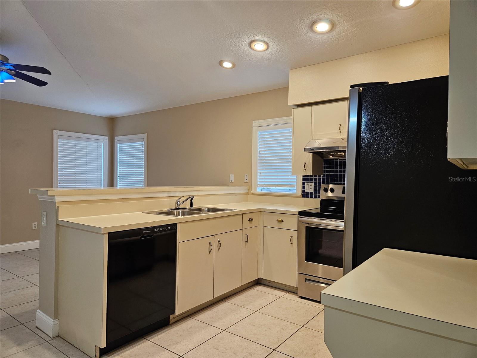 9403 LARKBUNTING DR, TAMPA, FL, 33647