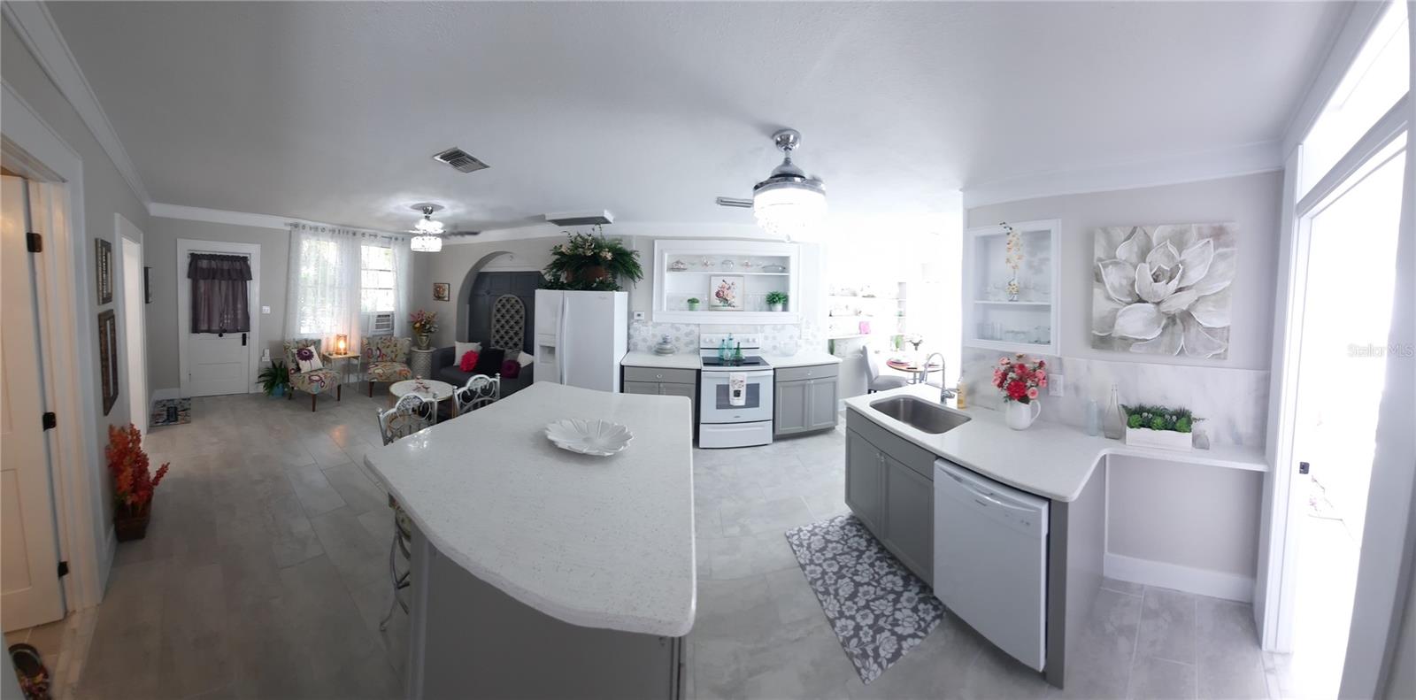 107 S IONA AVE, FRUITLAND PARK, FL, 34731