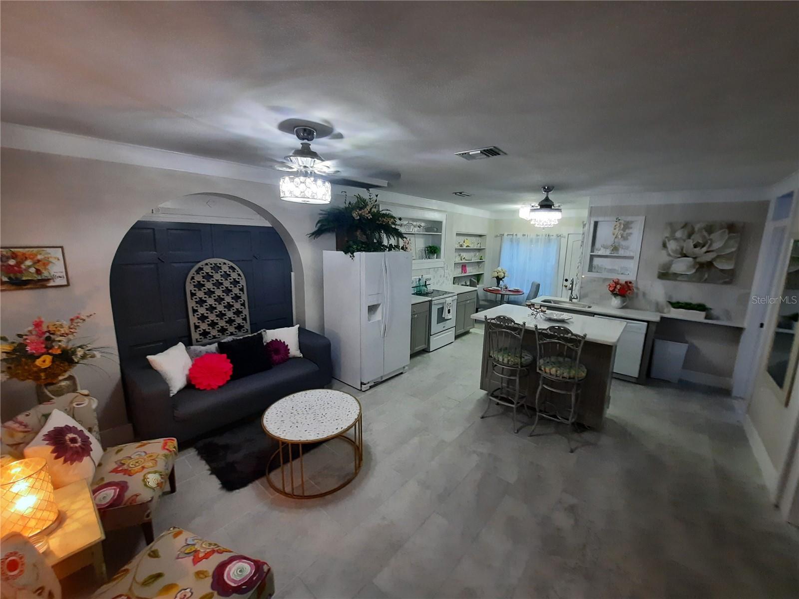 107 S IONA AVE, FRUITLAND PARK, FL, 34731