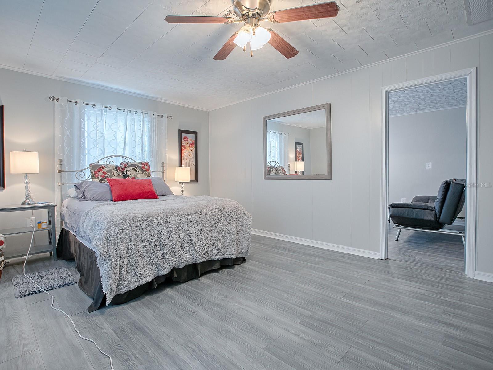 107 S IONA AVE, FRUITLAND PARK, FL, 34731