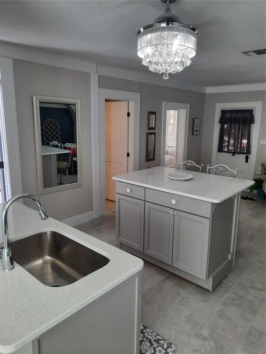 107 S IONA AVE, FRUITLAND PARK, FL, 34731